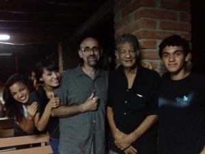 Roberto Cruz with students